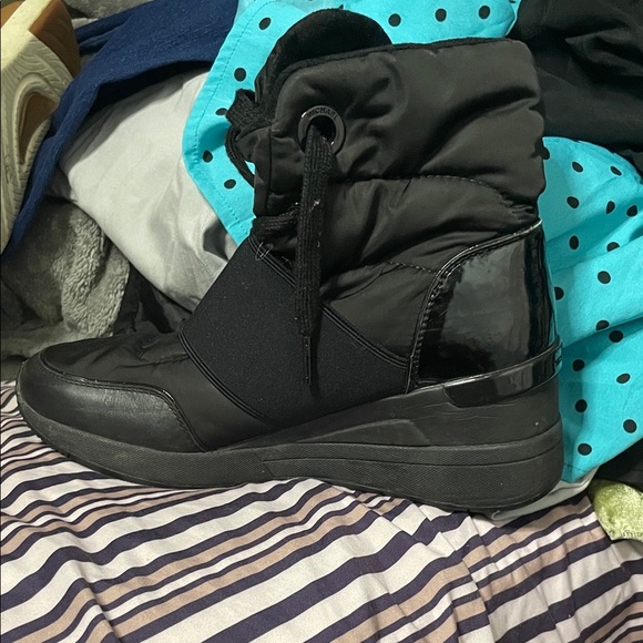 KORS Michael Kors Black Winter Boots - Picture 2 of 5